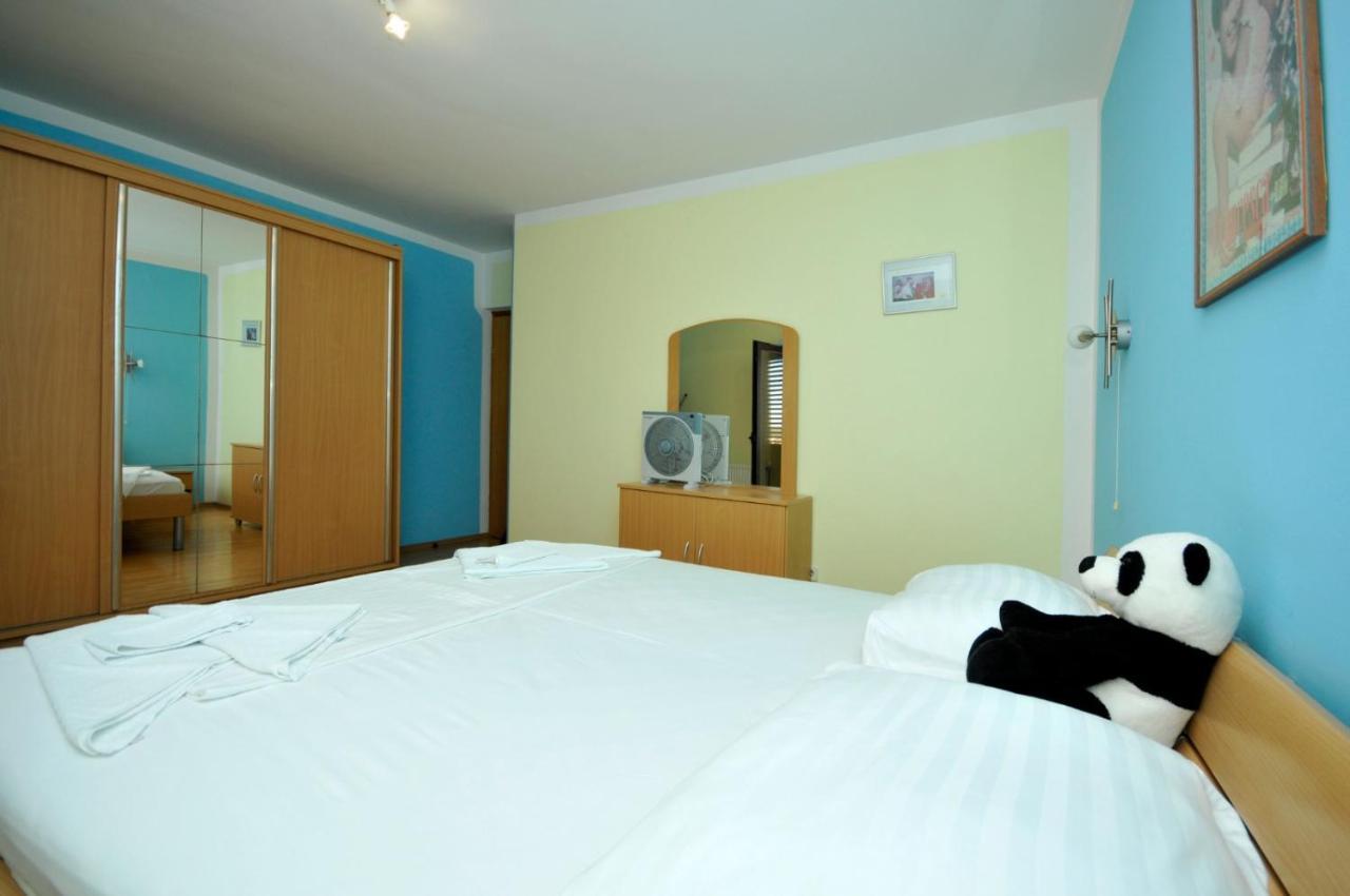 Roso Apartment With Sea View Trogir Bagian luar foto