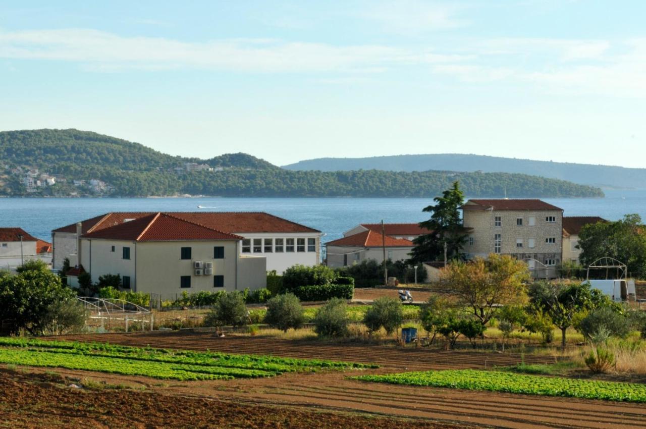 Roso Apartment With Sea View Trogir Bagian luar foto