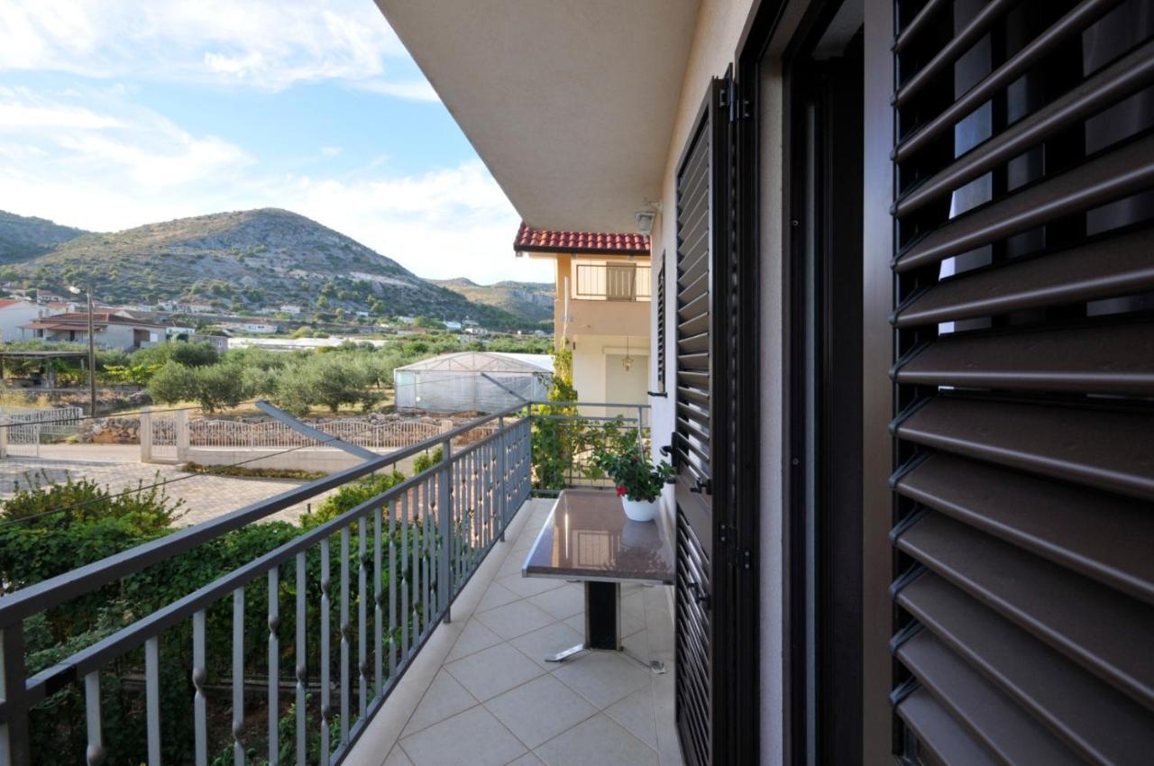 Roso Apartment With Sea View Trogir Bagian luar foto