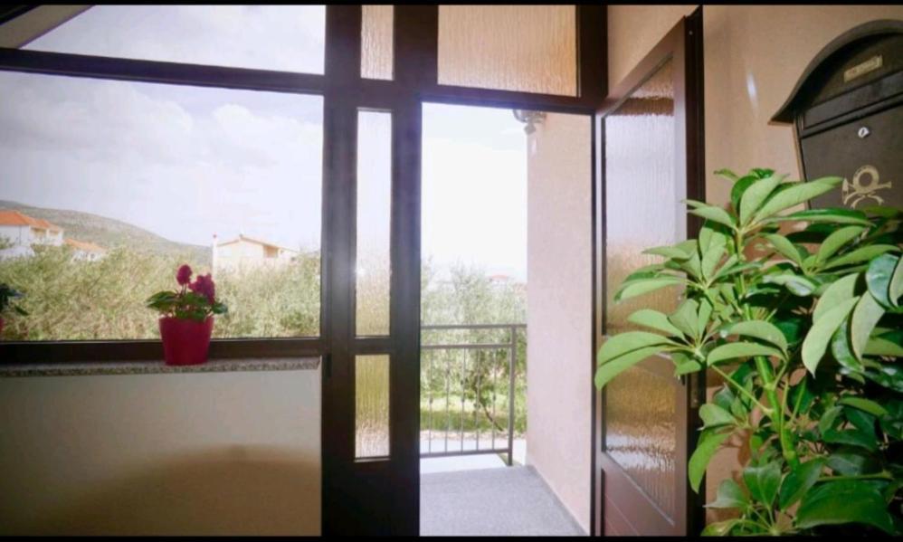 Roso Apartment With Sea View Trogir Bagian luar foto