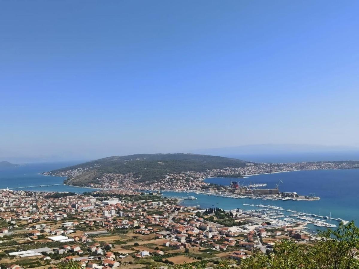 Roso Apartment With Sea View Trogir Bagian luar foto