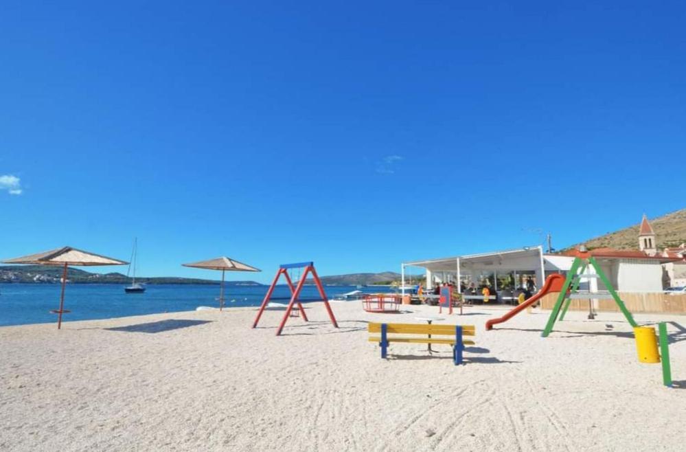 Roso Apartment With Sea View Trogir Bagian luar foto